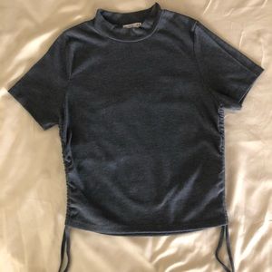 GREAT CONDITION 🖤 gray slight turtle neck shirt